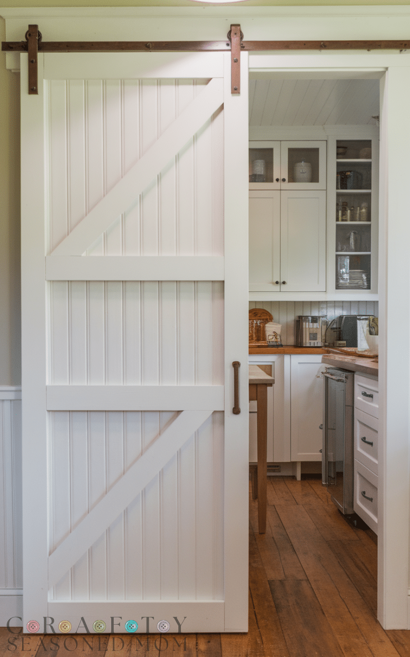 14 Best Farmhouse Pantry Door Ideas