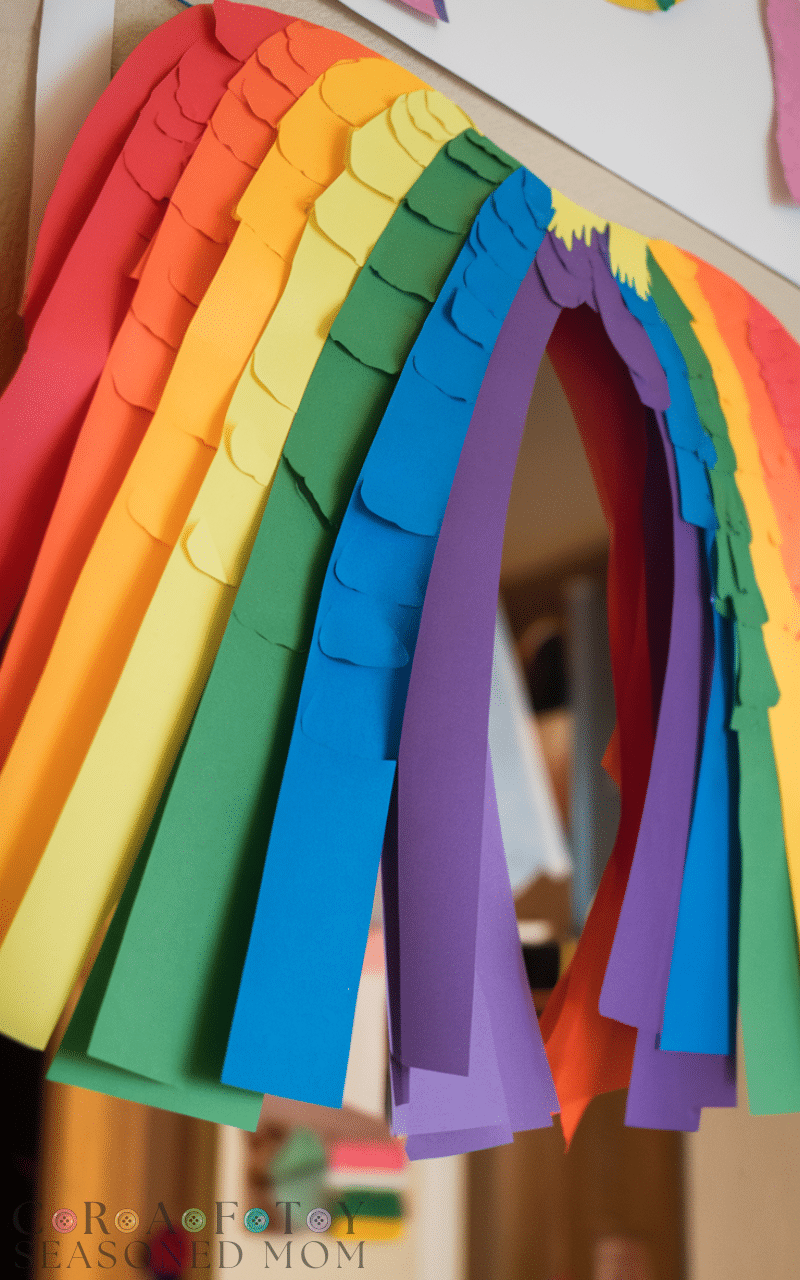 15 Easy & Fun Construction Paper Crafts for Kids to Make 